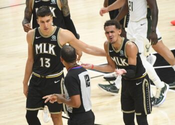 Baksi zaustavili Bogdana: Milvoki u velikom finalu NBA lige (VIDEO)