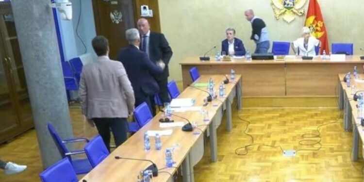 Umalo tuča u Podgorici: Katnić provocirao Milačića, a onda je nastao haos (VIDEO)