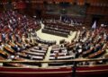 Haos u italijanskom parlamentu: Obezbeđenje jurilo poslanike po sali (VIDEO)