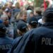 Australijanci na nogama: Letele flaše, probijene barijere (VIDEO)