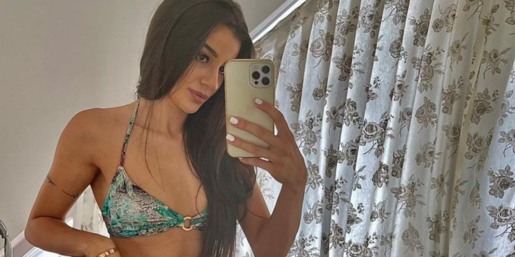 Marina Gagić pokazala seksi trbušnjake u minijaturnom bikiniju (FOTO)