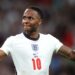 Zašto sudije nisu reagovale? 3 sekunde pre spornog penala, Sterling je imao dve lopte (FOTO)