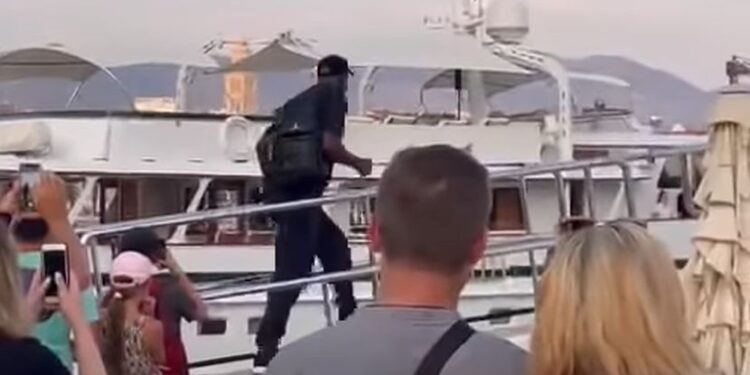 Majkl Džordan uplovio sa jahtom u Boku Kotorsku