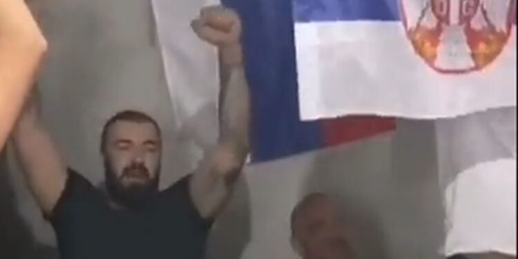 “Evo braće koja smiju srpski barjak da razviju”: Peković se veselio i u transu pevao krajiške pesme (VIDEO)