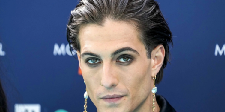 Damiano David u gipsu, slomili mu ruku na nastupu! (FOTO)