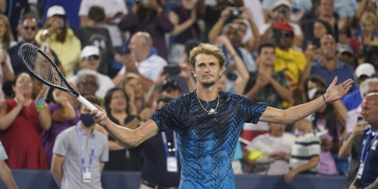Zverev optužio Cicipasa da iz toaleta komunicira sa ocem: “Ovo je radio i u Parizu, nije fer”