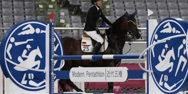 Nemica suspendovana sa Olimpijskih igara jer je udarila konja