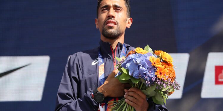 Francuski maratonac se izvinio zbog obaranja flašica vode