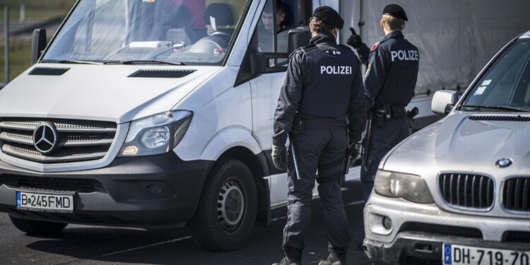 Austrija šalje dodatne policajce na granicu Mađarske sa Srbijom