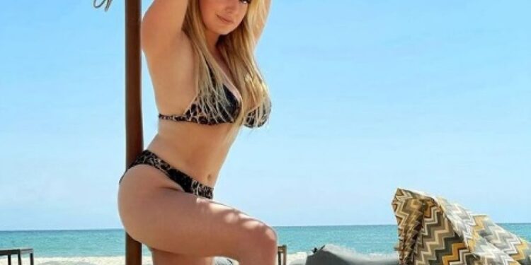 Raspalila maštu muškaraca: Ivana Jordan pozirala u mrežastoj haljini i vatrenom bikiniju (FOTO)