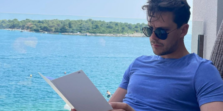 Miloš Biković oduševio dame golišavim selfijem sa jahte (FOTO)