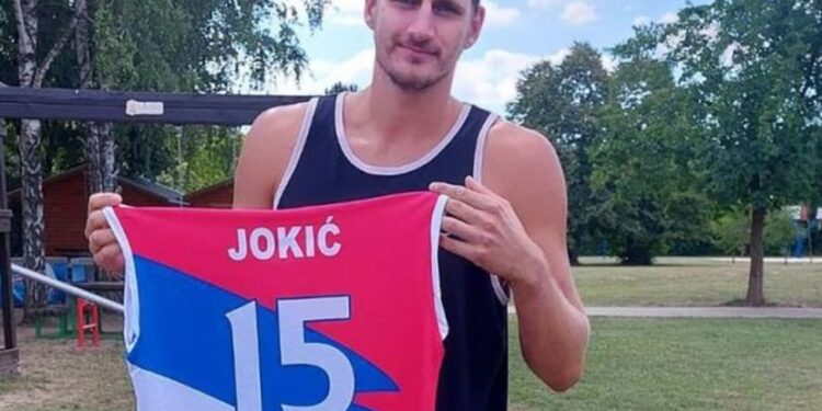 Jokić dobio na poklon dres Srbije