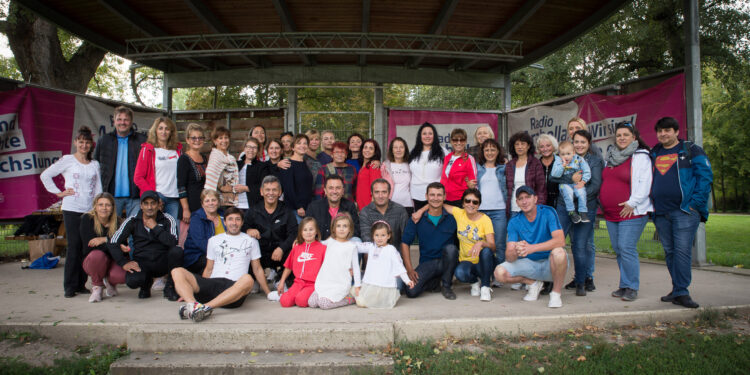 Srbin okupio Bugare u kolo
