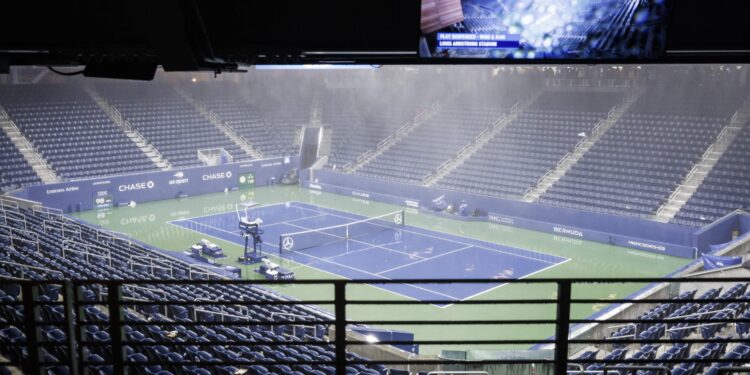 Potop na US openu: Publika evakuisana (VIDEO)