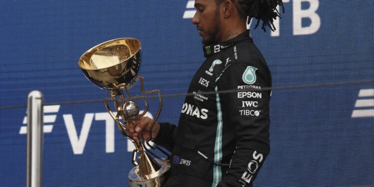 Hamilton u Sočiju stigao do jubilarne 100. pobede