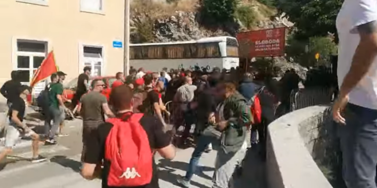 Počeli su incidenti na Cetinju (VIDEO)