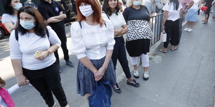 Pandemiji se ne nazire kraj (2): Virus izjeda i dušu