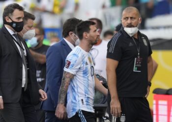 Neviđeni skandal u Sao Paulu: Brazilski zdravstveni radnici izbacili Mesija i Argentince s terena (FOTO/VIDEO)