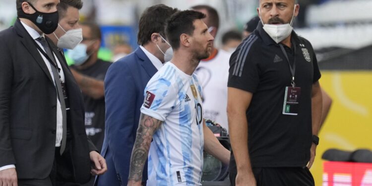 Neviđeni skandal u Sao Paulu: Brazilski zdravstveni radnici izbacili Mesija i Argentince s terena (FOTO/VIDEO)