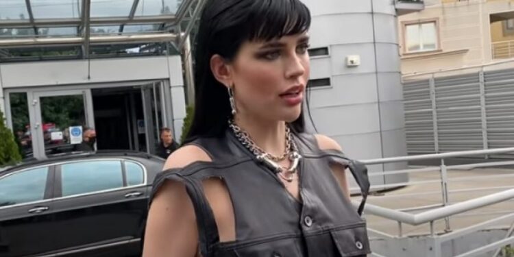 Deniz Dejm ponovo šokirala: Zadnjicu mi je poklonio poznati plastični hirurg (FOTO)