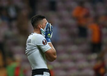 Evropa ne pamti bizarniji autogol: Albanski golman na stubu srama, Sergej prvi prišao da ga teši