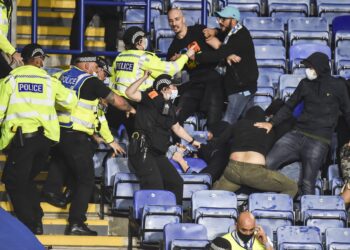 Tuča navijača Lestera i Napolija na ulicama i stadionu (VIDEO)