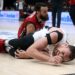 Horor početak Evrolige za Nikolu Milutinova, povreda već u 3. minutu, stradalo mu koleno! (FOTO/VIDEO)