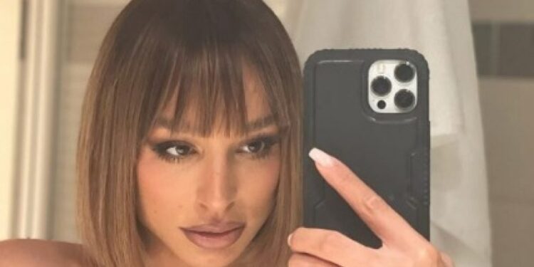 Edita šokirala sve: Pevačica se slikala polugola, a onda je uradila ovo (FOTO)