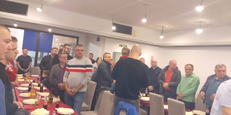 “Vukovci” slavil s prijateljima