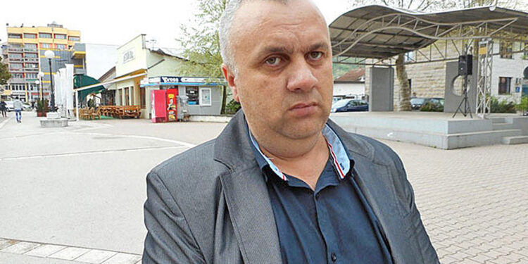 Tuže ga, a zatrli mu familiju