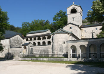 Neviđeni skandal u Crnoj Gori: Komite na Cetinju na dan manastirske slave vređale mitropolita Joanikija