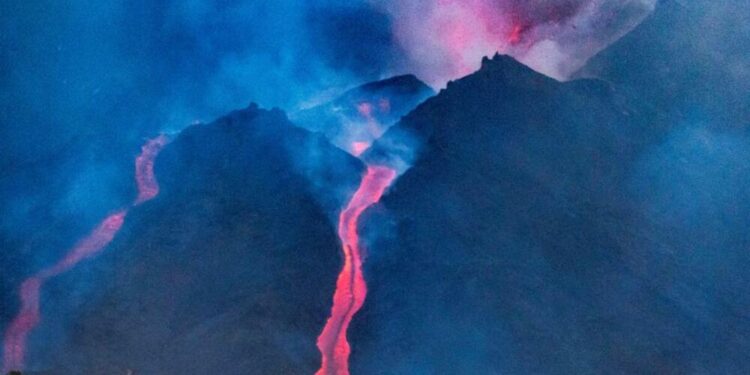 Vulkan na Kanarskom ostrvu i dalje ne miruje! Blizu erupcije viđene i munje (VIDEO)