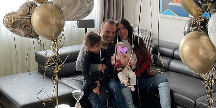 Ana Sević sa suprugom Danielom i ćerkama Lorenom i Senom proslavila 36. rođendan (FOTO)