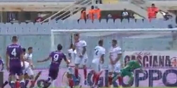 Italija videla strašan gol Srbina! Moćni Vlahović pocepao mrežu Kaljarija iz slobodnjaka (VIDEO)