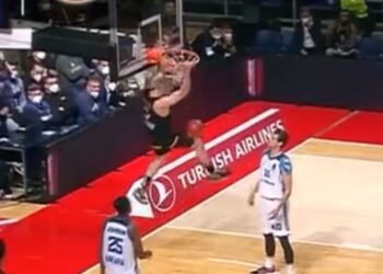 Smailagić umalo slomio obruč: Pogledajte strašno zakucavanje košarkaša Partizana (VIDEO)
