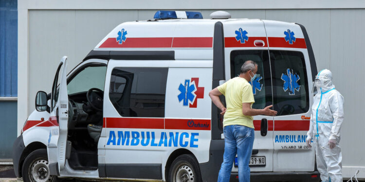 Lekar hteo da pomogne povređenima u udesu, pa dobio udarac zbog ovog pitanja