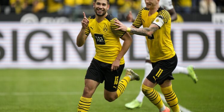 Dortmund siguran kod kuće, golman asistirao za pobedu Menhengladbaha