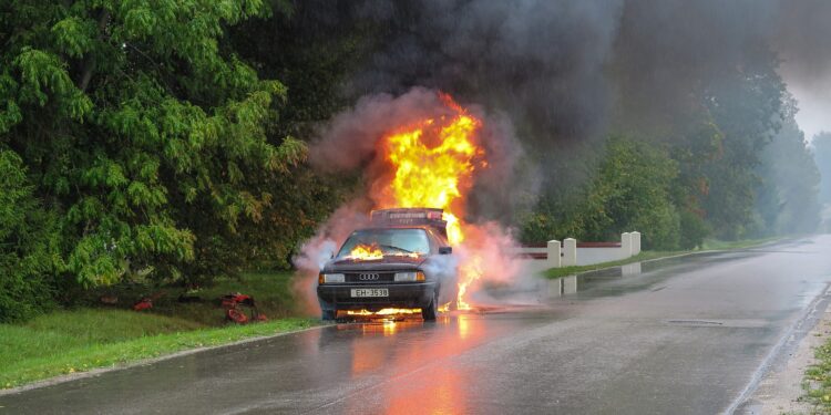 Ženi koja je pozitivna na kovid zapaljen auto u Australiji