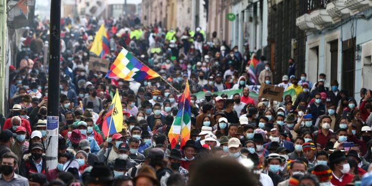 Narod uzeo pravdu u svoje ruke: Hiljade na protestima zbog poskupljenja goriva
