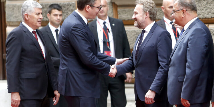 Izetbegović: Neka Vučić predloži termin, ja ću lokaciju