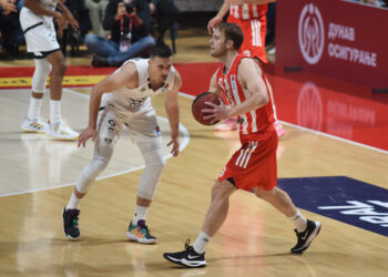 Zvezda demolirala Partizan na Željkovom povratničkom derbiju, Mitrović vodio crveno-bele do pobede (FOTO/VIDEO)