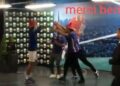 Nole sa navijačima napravio ludnicu u miks zoni: Đuskao sa Srbima uz pesmu koju su mu posvetili (VIDEO)