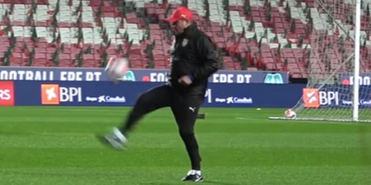 Piksi ima „magiju“ u nogama: Selektor na treningu zadivio igrače fudbalskim umećem (VIDEO)