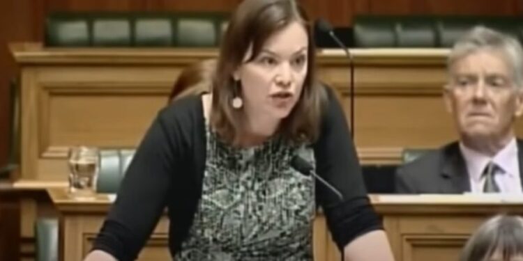 Biciklom na porođaj: Hrabra političarka oduševila svet (VIDEO)
