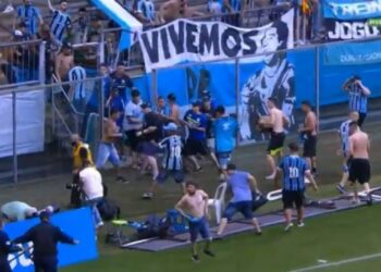 Skandal u Brazilu: Igrači prestravljeni bežali od huligana, ovi lomili sve pred sobom (VIDEO)