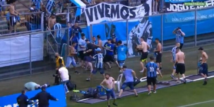 Skandal u Brazilu: Igrači prestravljeni bežali od huligana, ovi lomili sve pred sobom (VIDEO)