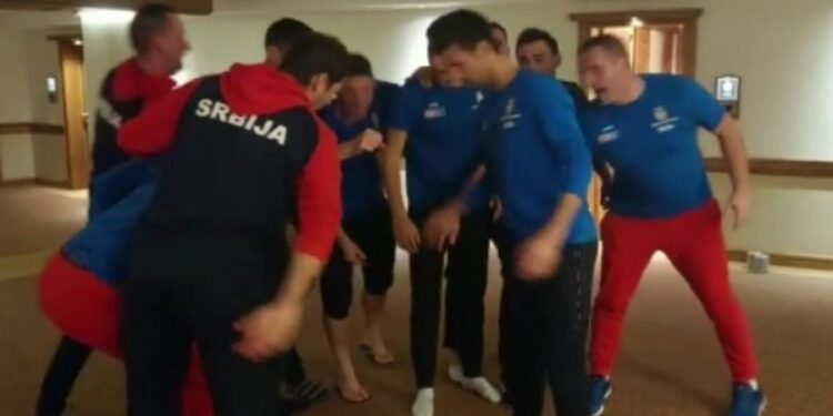 Orlovi „slavili“ Medvedeva i Ruse: Novak i ekipa obeležili odlazak u Madrid (VIDEO)