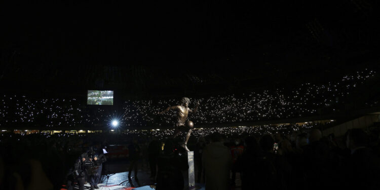 Maradonina ćerka žestoko isprozivala Napoli zbog statue njenog oca na stadionu