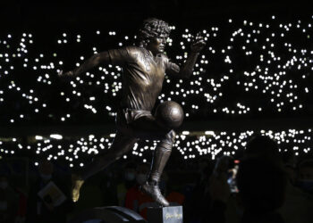 Maradoni otkrivena statua u Napulju