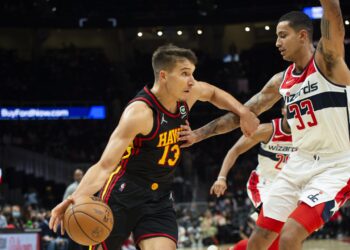 Bogdanović odigrao najbolji meč sezone, Nikola Jokić se igrao na terenu, pa potpuno stao (VIDEO)